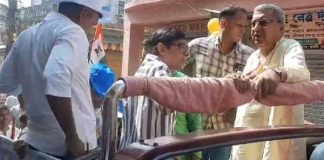কাঞ্চনকে প্রচার গাড়ি থেকে নামিয়ে দিলেন কল্যাণ KANCHAN K PROCHAR GARI THE K NABIYE DILEN KALYAN