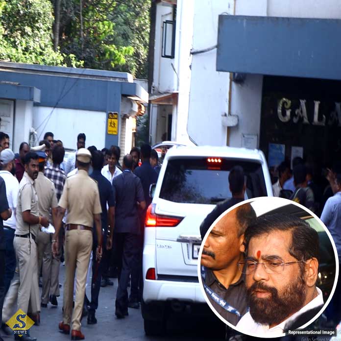 Maharashtra Chief Minister Ashwath at Salmans house