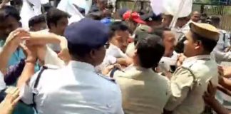 যোগ্যদের চাকরি ফেরানোর দাবি, বাম ছাত্র-যুবদের বিক্ষোভে ধুন্ধুমার karunamoyee te dhudhumar kando