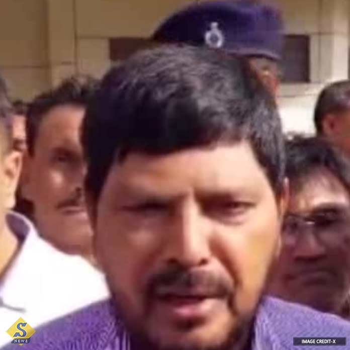 Controversy over Rahuls demand Union Minister in Commission