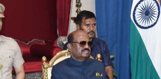 রাজভবনের মধ্যে লুকিয়ে রাজনীতির বোরে Hiding inside the royal palace in the bosom of politics