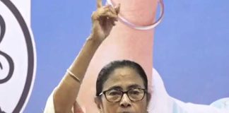 Modi stay in the temple perform puja Mamata