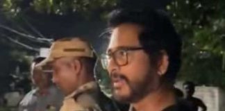 হিরণের পিএ-র বাড়িতে পুলিশ, রাতেই ছুটলেন বিজেপি প্রার্থী Police at Hirans PA house BJP candidate ran at night