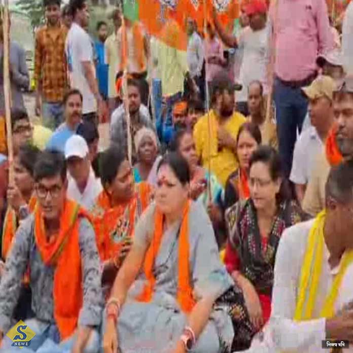 SROMIK MRITYU KHARAGPUR A JATIYO SARAK ABORODH AGNIMITRA R