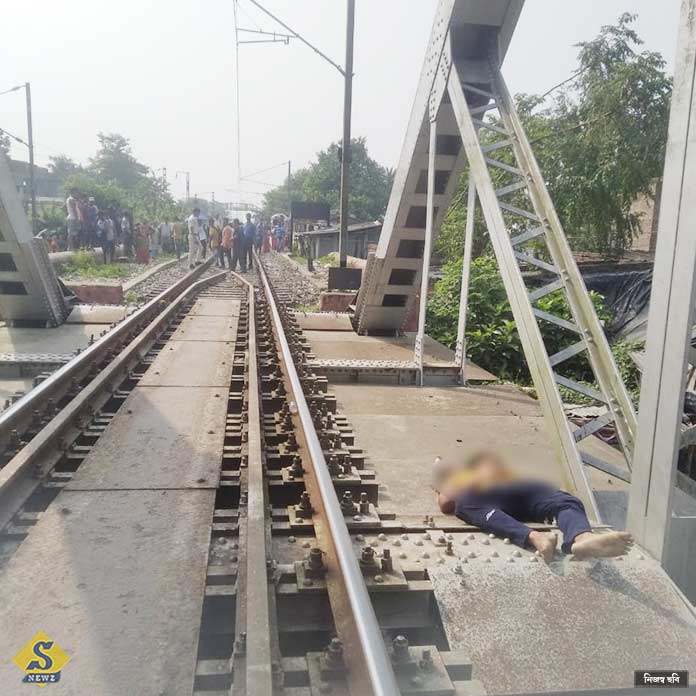 A young man fell dead from a crowded train