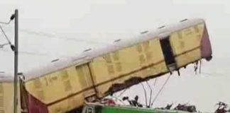 ABHISAPTO TRAIN A MRITYO KOLKATA R RAIL KORMI