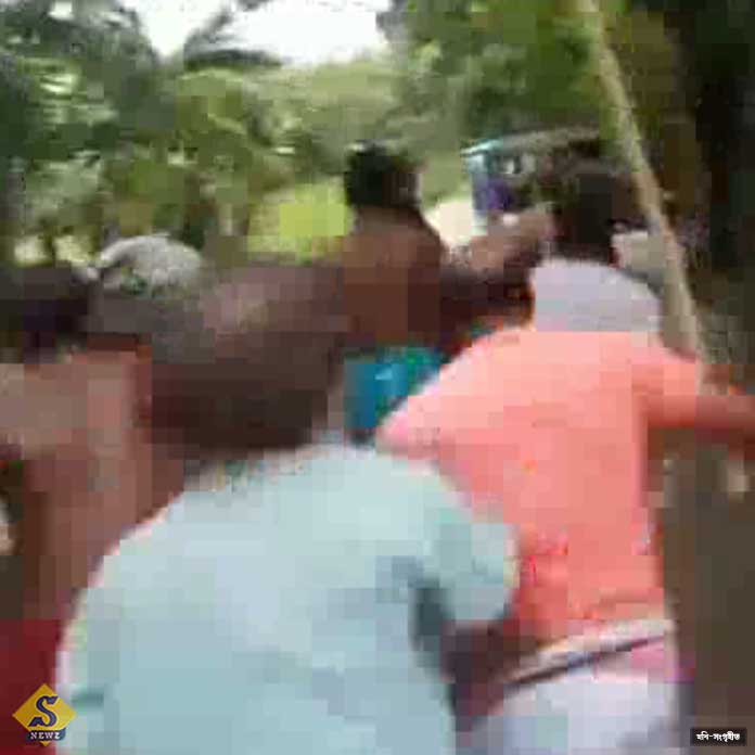 BANDUK UCHIYE HUMKI LATHI BANSH NIYE TARA TAPTO COACH BIHAR