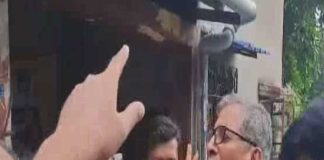 বরানগরে হাতাহাতি তন্ময়, বিক্ষোভে সৃজন BARANAGAR A HATAHATI TANMAY ER BIKKOVE A SRIJAN