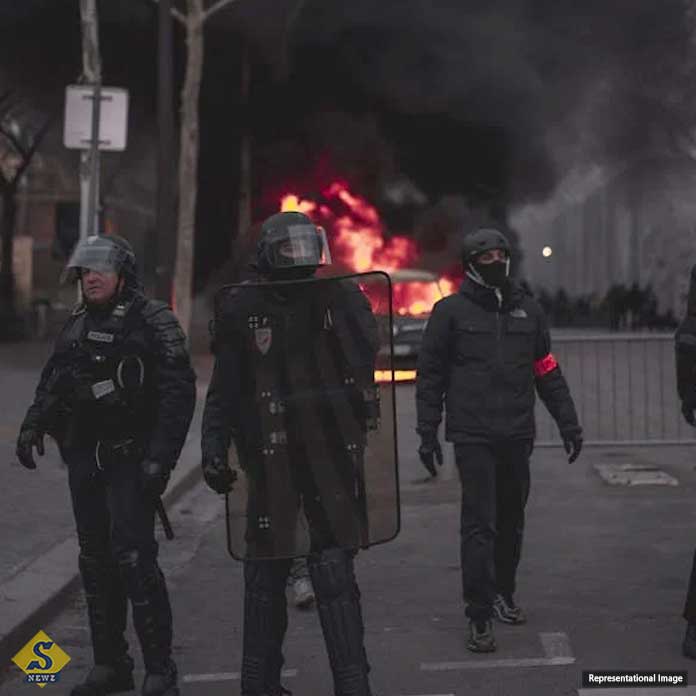 Canada warns of civil war in America