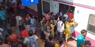 JATRI DURVOG SEALDAH SECTION A TRAIN THEKE PORE MRITYO YUBOK
