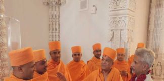 আবু ধাবির বিএপিএস মন্দিরে জয়শঙ্কর Jaishankar at the BAPS Temple in Abu Dhabi
