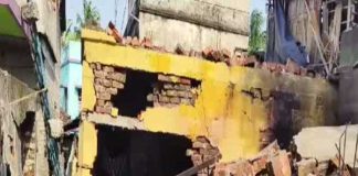 কোলাঘাটে বিস্ফোরণে গুঁড়িয়ে গেল পরপর বাড়ি, জনশূন্য গ্রাম KOLAGHAT FIRE AT FIRE CRACKERS FACTORY