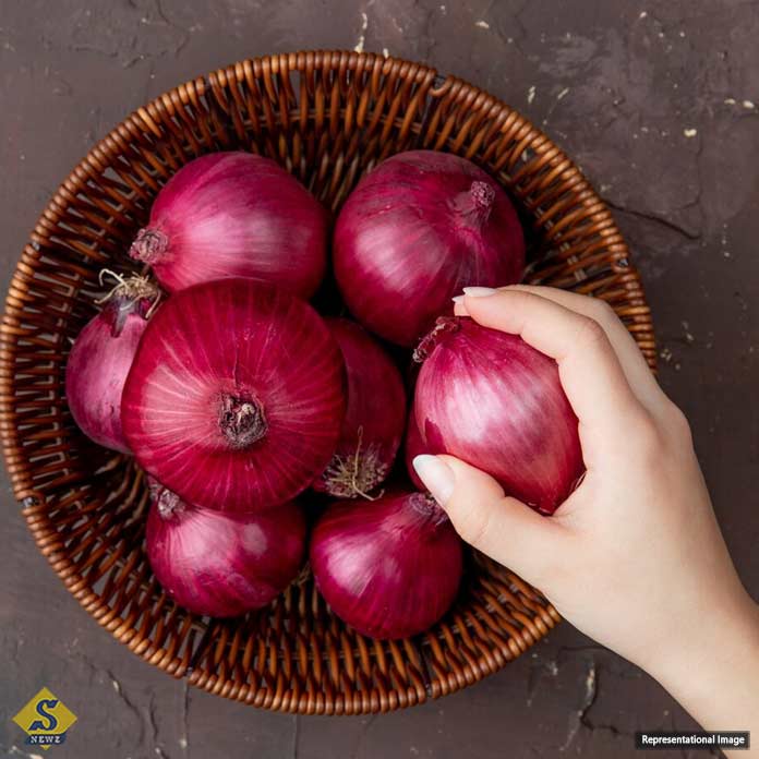 Onion juice for hair growth