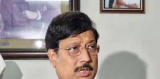 অসহায় বর্ধমানের চেয়ারম্যান, সর্ষের মধ্যেই ভূত, আক্রমণ সব্যসাচীর akromon sovvosachi