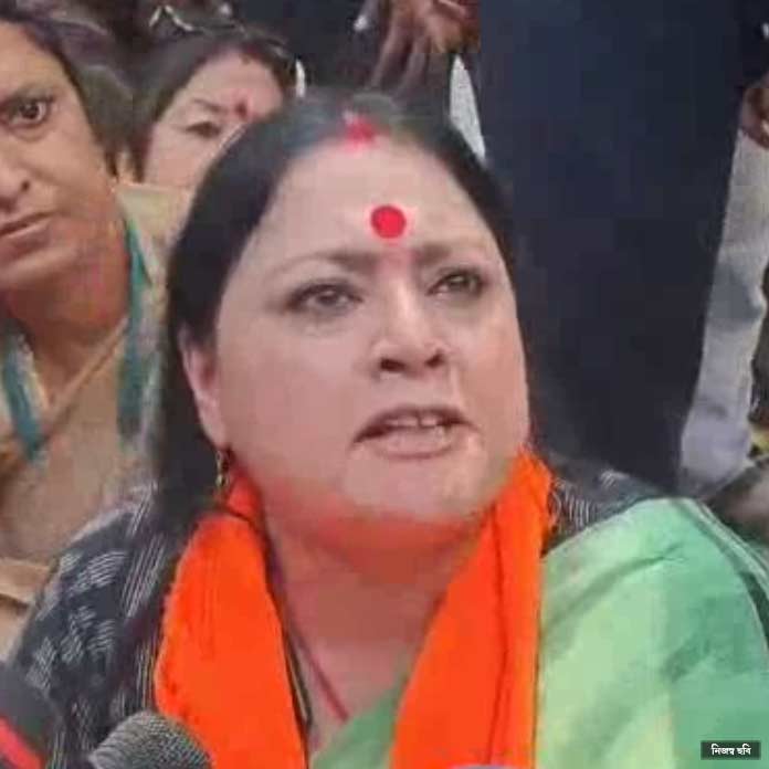 coch bihar e bjp mohila kormi ke nogno kore maar