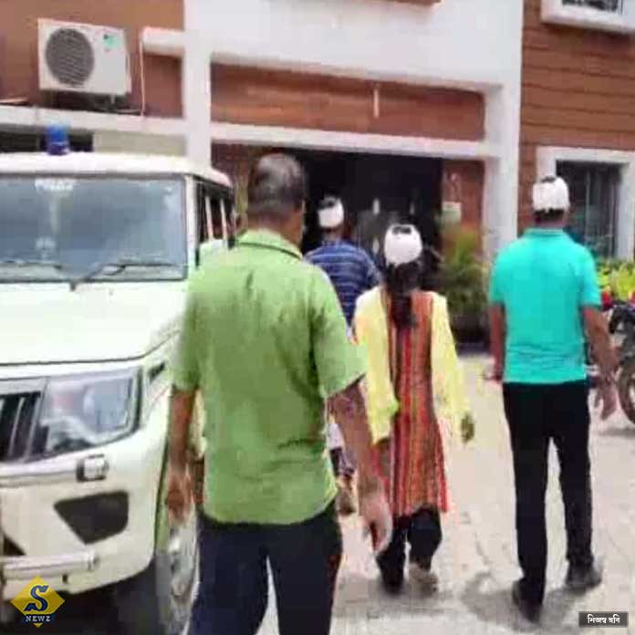 5 accused of drinking alcohol in public accused Trinamool