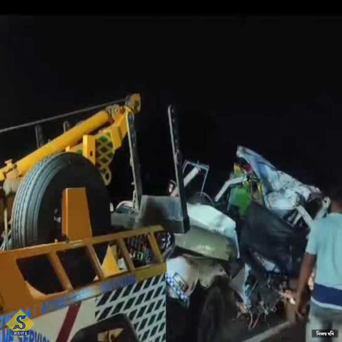 Ambulance lorry collision in Keshpur 6 dead