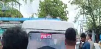 Auto reversed to save the cyclist 1 passenger died