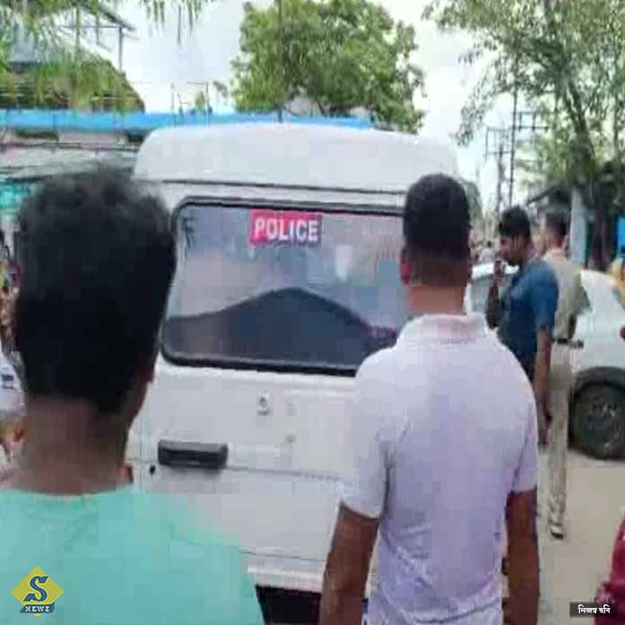 Auto reversed to save the cyclist 1 passenger died