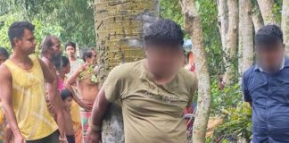 মানব পাচার ঃ বাগদাই দালাল সহ ১০ বাংলাদেশিকে গাছে বাঁধল স্থানীয়রা BAGDA HUMAN TRAFFICING