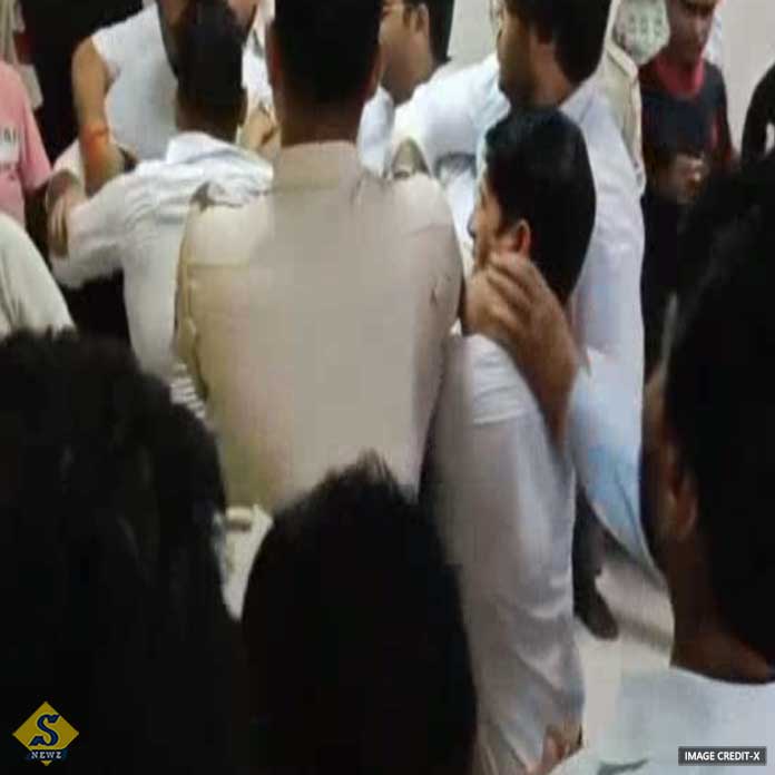 Clash between lawyers in Delhi court Clash between lawyers in Delhi court