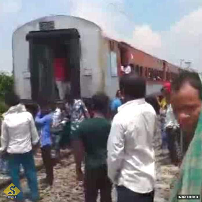 Coupling torn in Bihar two part Sashkanranti Express
