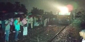 রেললাইনে ফাটল, রক্ষা পেল যাত্রীবাহী ট্রেন Crack in the railway line the passenger train was saved