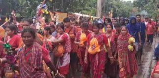 শ্রাবণের প্রথম সোমবারে তারকেশ্বরে ভক্তদের ভিড় Devotees flock to Tarakeswar on the first Monday of Shravan