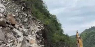 বৃষ্টি ও ধসে বিপর্যস্ত উত্তরাখণ্ড-হিমাচল-সিকিম Heavy landslides in Himachal due to rain 80 roads closed