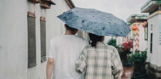 কলকাতায় ঝিরিঝিরি বৃষ্টি, দক্ষিণবঙ্গে ভারী Light rain in Kolkata heavy in South Bengal