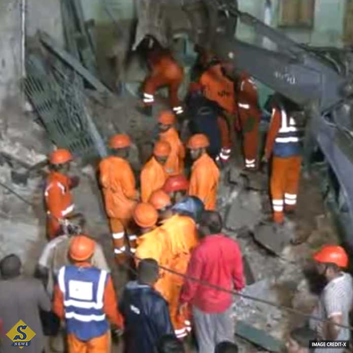 Old woman with 2 granddaughters died in house collapse in Gujarat Old woman with 2 granddaughters died in house collapse in Gujarat
