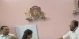 প্রশ্নফাঁস : স্কুলের প্রিন্সিপালকে বার করলেন সহকর্মীরা Question Colleagues barred the principal of the school