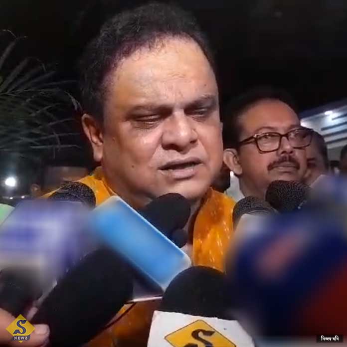 RAJJER HAATE E FIRUK DAKTARI PROBESHIKA PORIKKHA DABI BRATYA R