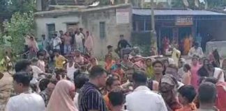 মদ কারখানার ‘দূষণ’ নিয়ে বিক্ষোভে পড়ুয়ারা Students protest over the pollution of the brewery