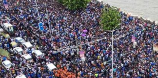 হুডখোলা বাসে টিম ইন্ডিয়া, লোকারণ্য মেরিন ড্রাইভ Team India by Hoodkhola Bus Lokaranya Marine Drive