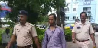 ছাত্রীকে জড়িয়ে চুমু, গ্রেফতার স্কুল শিক্ষক chatri ke chuumu