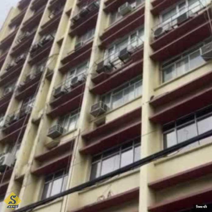 A young woman died after falling from a high rise on Russell Street A young woman died after falling from a high rise on Russell Street