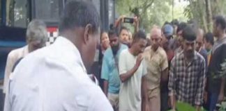 আনন্দপুরে ঝোপের ধারে মহিলার রক্তাক্ত দেহ Bloody body of woman by the bush in Anandpur