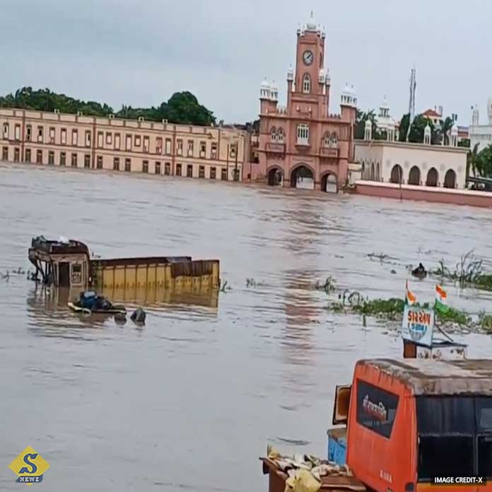 Flood situation worsens in Gujarat 15 dead