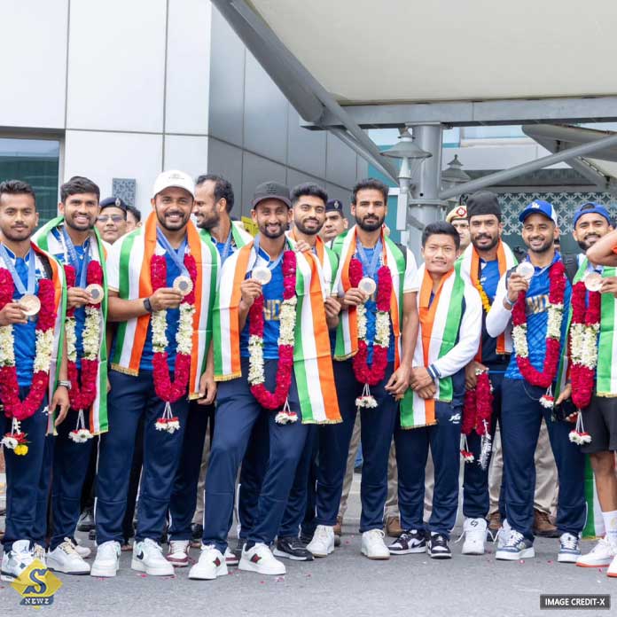 Olympic medal winning hockey team returned to the country