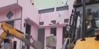 বিহারে ধর্ষণ-খুন, অভিযুক্তের বাড়িতে বুলডোজার Rape murder in Bihar accuseds house bulldozed 1