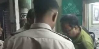 ছাত্রীকে যৌন হেনস্থা, গ্রেফতার শিক্ষক Teacher arrested for sexually assaulting a student