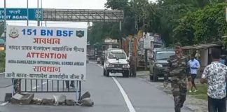 কড়া নিরাপত্তায় সীমান্ত, দেশে ফেরার হিড়িকও The border under tight security the urge to return to the country