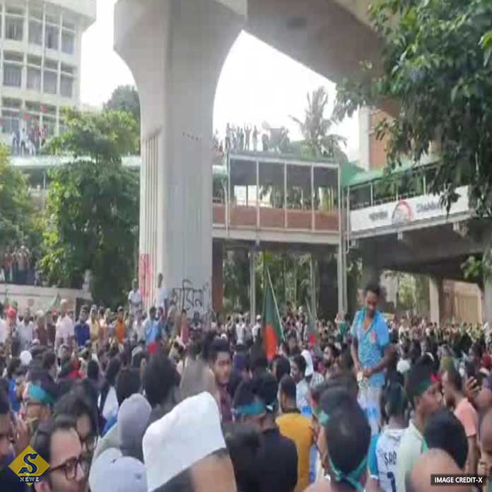 Thousands of students in Ganobhaban