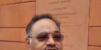 অধীর ভুল দলে রয়েছেন, খোঁচা শমীকের, পাল্টা তৃণমূলও adhir ke niye samik er khocha