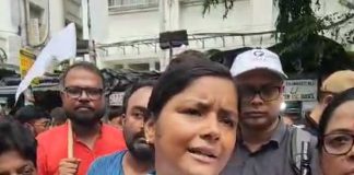 বৃষ্টিতে ভিজে লালবাজারে মীনাক্ষীরা bristi te vije laal bazar e minakshi