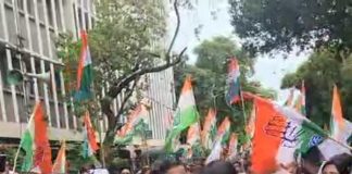 কালো পোশাকে প্রতিবাদ অধীরের, বললেন ভয় পেয়েছেন মমতা kalo posak e pothe adhir