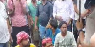 রাস্তায় আলু ফেলে বিক্ষোভে ধুন্ধুমার ধূপগুড়ি, আহত এএসআই rastay aloo fele bikhhov dhupguri te