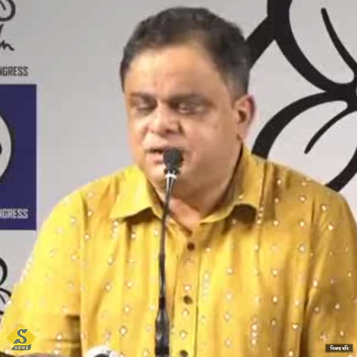 Award return dramatist artists sarcastic fraternity