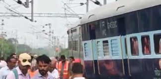 ফের বেলাইন ট্রেন, রেলমন্ত্রীকে রিলমন্ত্রী কটাক্ষ কংগ্রেসের